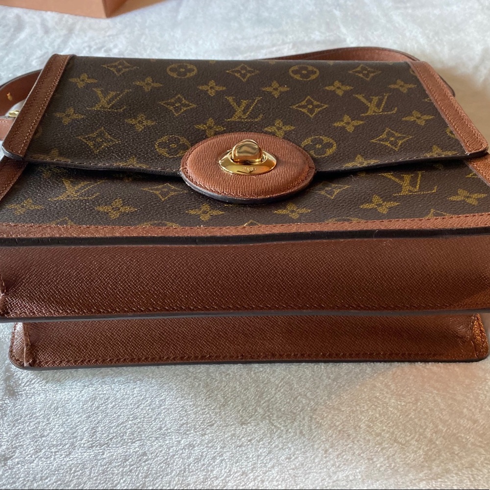 Louis Vuitton Raspail Monogram Bag - Picture 4 of 11